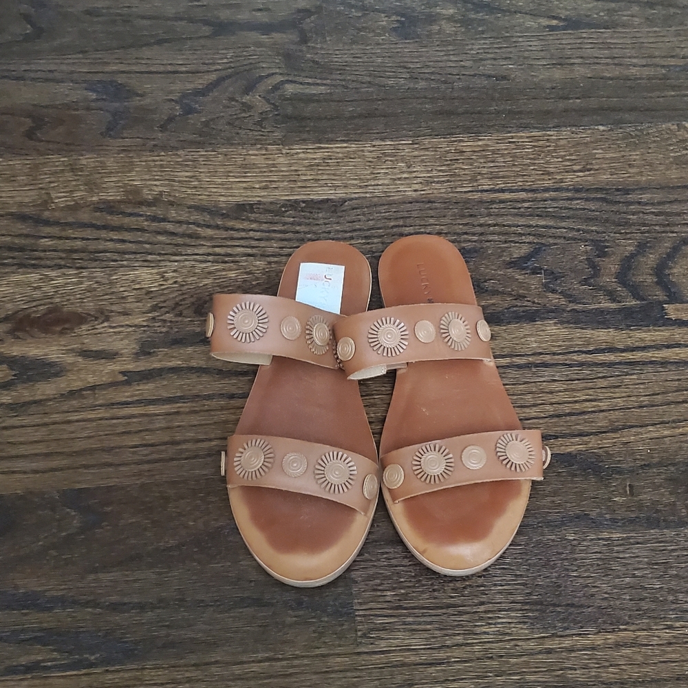 **Gently Worn** Flat Sandals